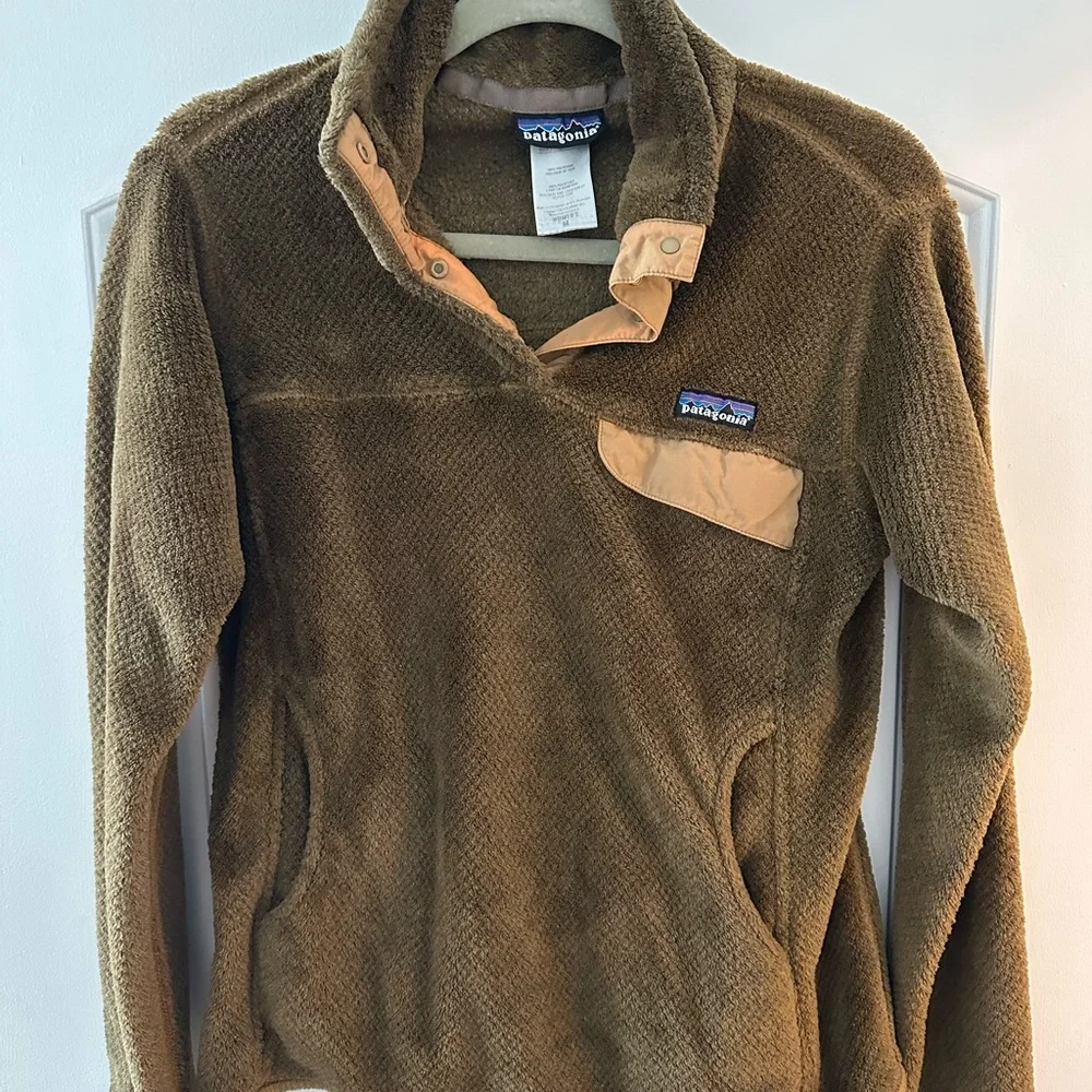 Patagonia Olive Fleece with Tan Trim - Picture 1 of 3